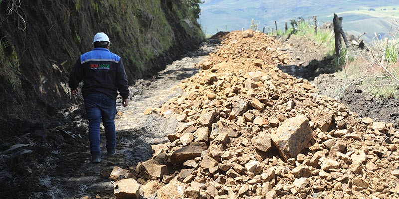MANTENIMIENTO VIAL EN LA COMUNIDAD DE PUCA TOTORAS EN CEBADAS