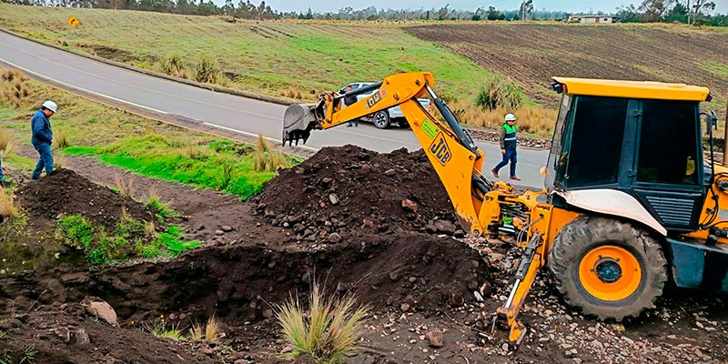 LIMPIEZA DE PASOS DE AGUA EN DIFERENTES PUNTOS DEL CANTÓN