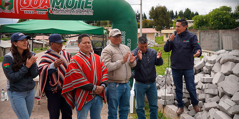 ENTREGA DE ADOQUINES EN GUALIPITE JATUMPAMBA
