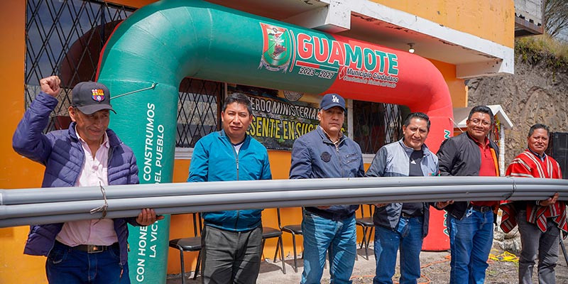 ENTREGAMOS MATERIALES EN ZANJA LOMA PARA EL SISTEMA DE AGUA POTABLE
