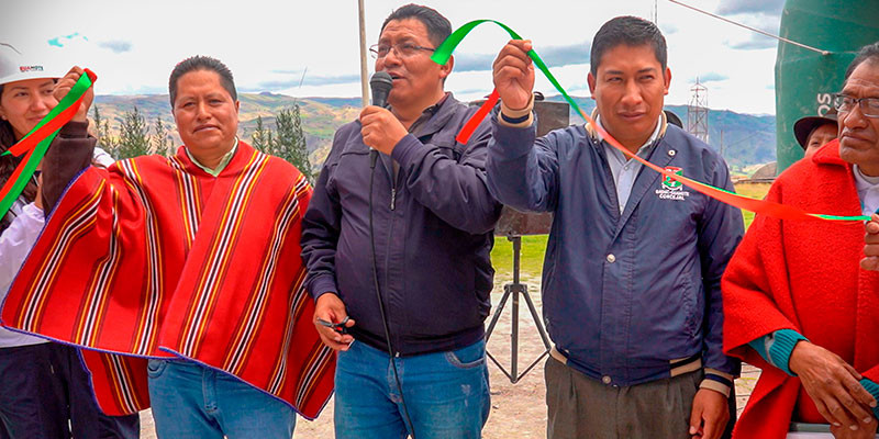 INAUGURACIÓN DE GRADERIOS EN LA COMUNIDAD SANTA CRUZ DE ALIVIA 