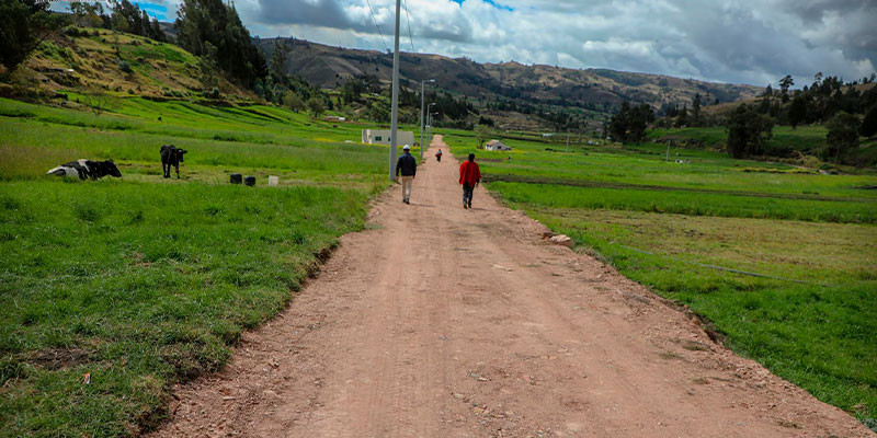 REALIZAMOS EL MANTENIMIENTO Y LASTRADO VIAL EN LA COMUNIDAD SAN ANTONIO DE ENCALADO.