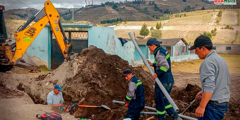 REPARACIONES DE EMERGENCIA EN LA RED DE DISTRIBUCIÓN DE AGUA POTABLE DEL SECTOR CARAPUNGO