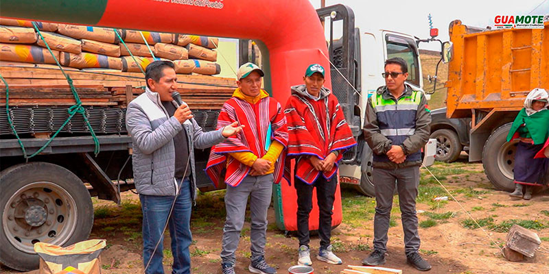 ENTREGA DE MATERIALES PARA CONSTRUCCION DE  CANCHA DEPORTIVA  EN LA COMUNIDAD ATAPO SANTA ELENA 