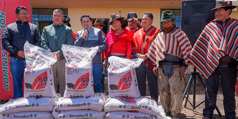 ENTREGA DE ABONO QUÍMICO 10-30-10 EN LA COMUNIDAD ATAPO SANTA CRUZ