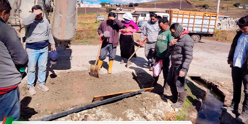 INICIO CON LA SEGUNDA ETAPA DE LA CONSTRUCCION DE CUNETAS COMUNIDAD CHAUZAN SAN ALFONSO 